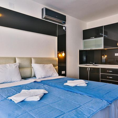 Villa Dvor Kornic Budva Habitación foto